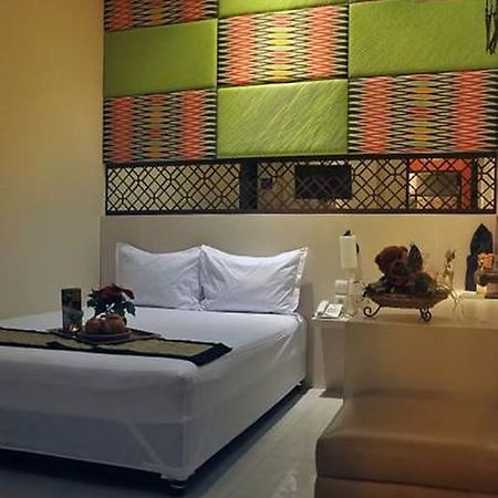 Metro House Hotel Surabaya Ruang foto