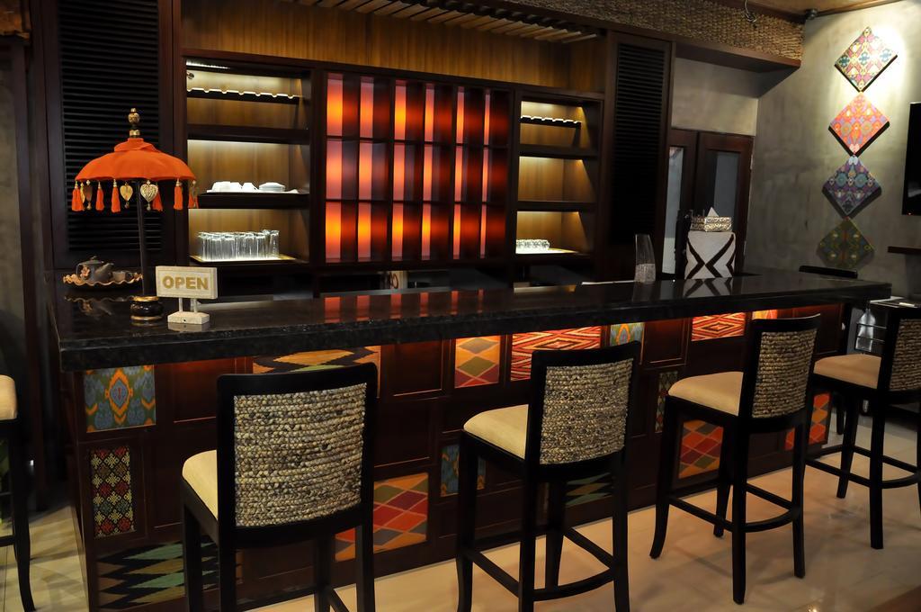 Metro House Hotel Surabaya Bagian luar foto