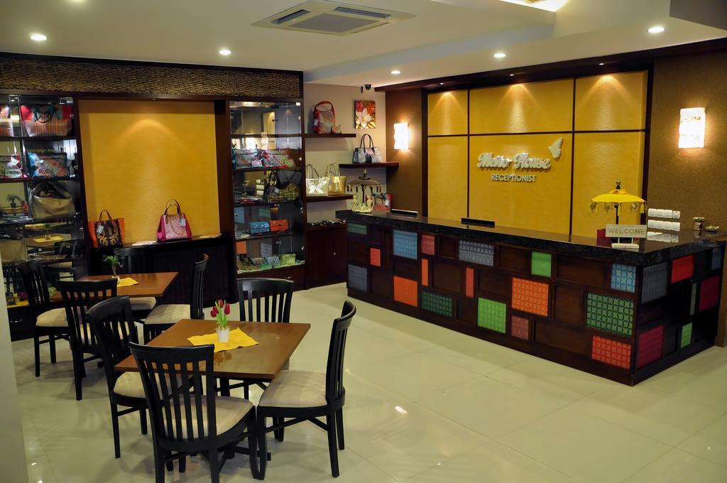Metro House Hotel Surabaya Bagian luar foto