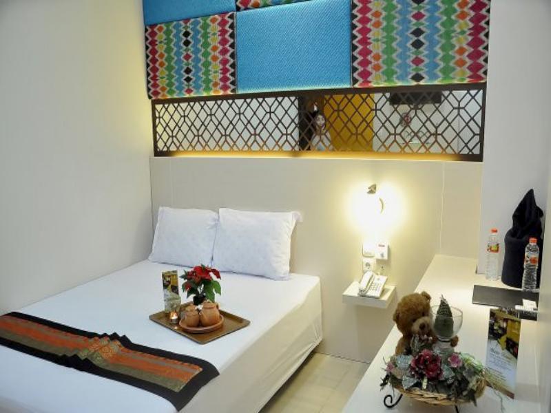 Metro House Hotel Surabaya Bagian luar foto