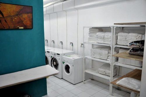 Metro House Hotel Surabaya Bagian luar foto