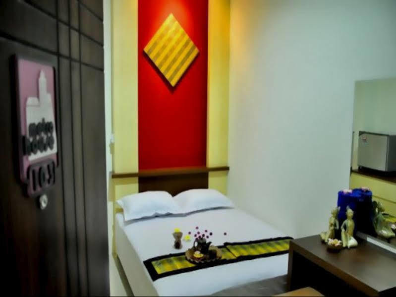 Metro House Hotel Surabaya Bagian luar foto